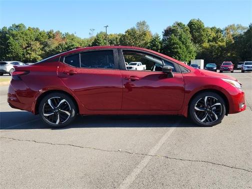 2025 Nissan Versa 1.6 SR