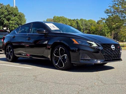 Super Black 2026 Nissan Altima SR