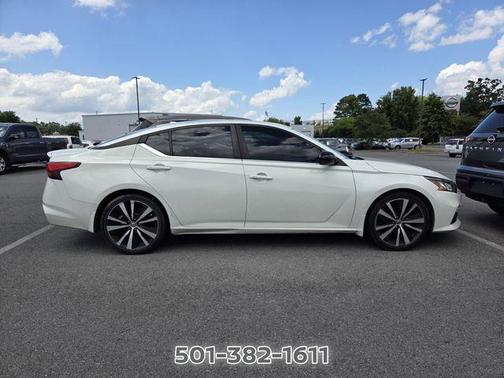 White 2019 Nissan Altima 2.5 SR