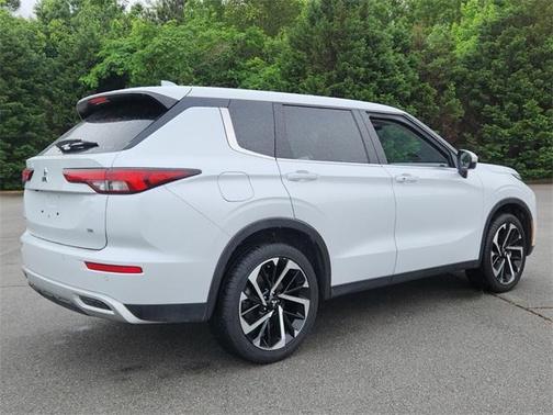 2024 Mitsubishi Outlander SE