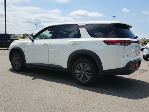 2022 Nissan Pathfinder S