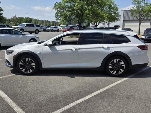 2019 Buick Regal TourX Essence