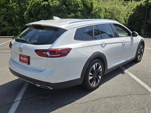 White 2019 Buick Regal TourX Essence