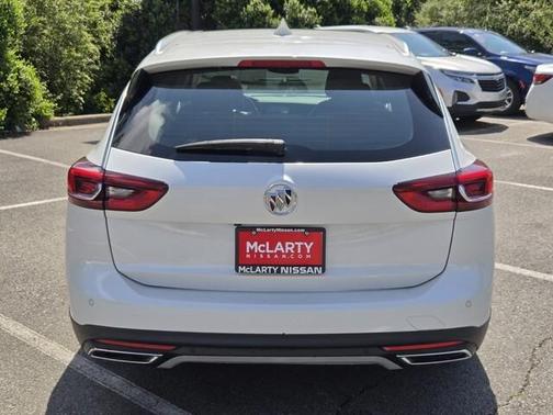 White 2019 Buick Regal TourX Essence