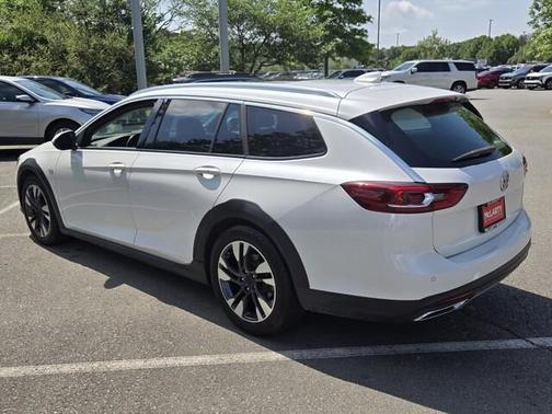 White 2019 Buick Regal TourX Essence