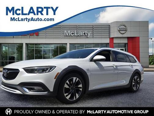 White 2019 Buick Regal TourX Essence