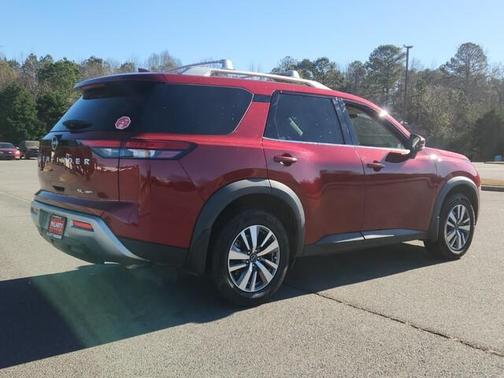 2023 Nissan Pathfinder SL