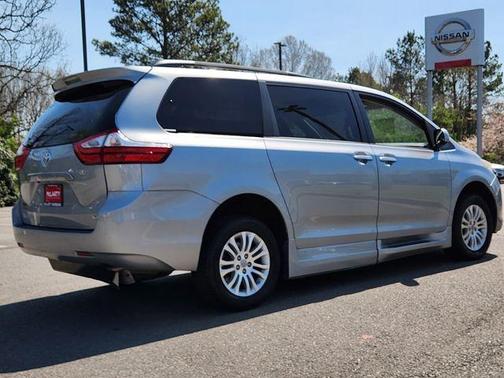 2017 Toyota Sienna XLE