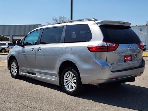 2017 Toyota Sienna XLE