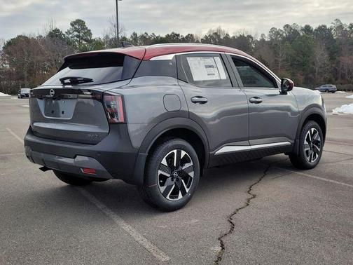 2t Gun Red Roof 2026 Nissan Kicks SV