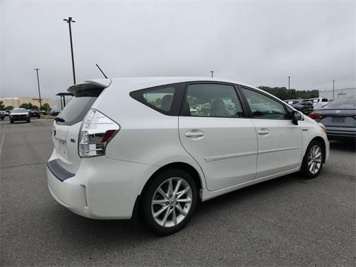 2013 Toyota Prius v Five