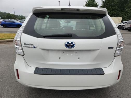 2013 Toyota Prius v Five