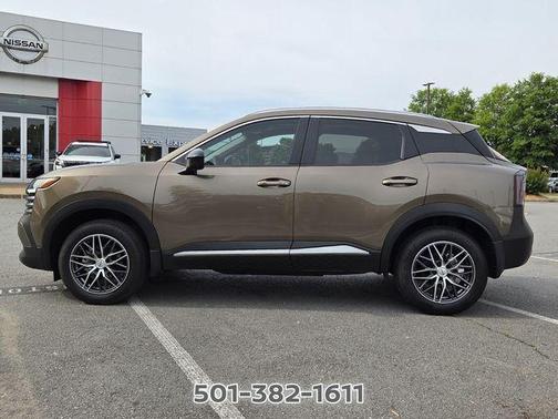 Canyon Bronze M 2026 Nissan Kicks SV