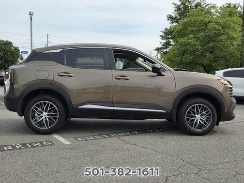 Canyon Bronze M 2026 Nissan Kicks SV