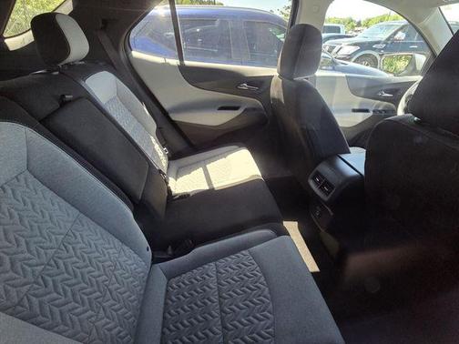 Silver Ice Metallic 2022 Chevrolet Equinox 2LT