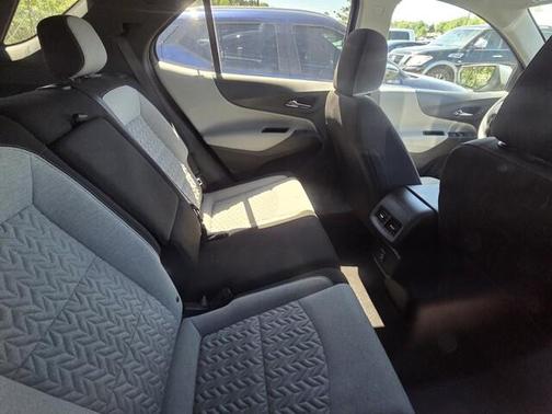 Silver Ice Metallic 2022 Chevrolet Equinox 2LT