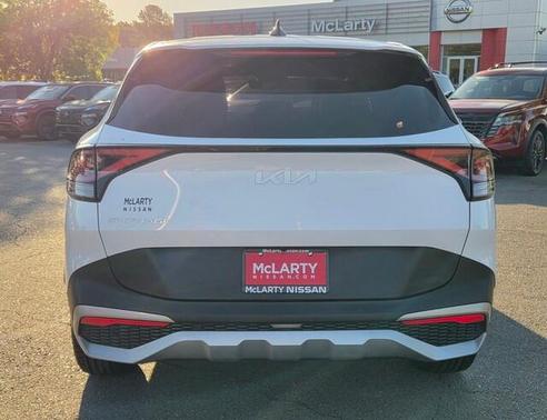 White Pearl 2024 Kia Sportage EX