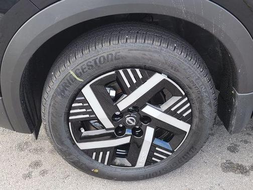 Super Black 2026 Nissan Kicks SV