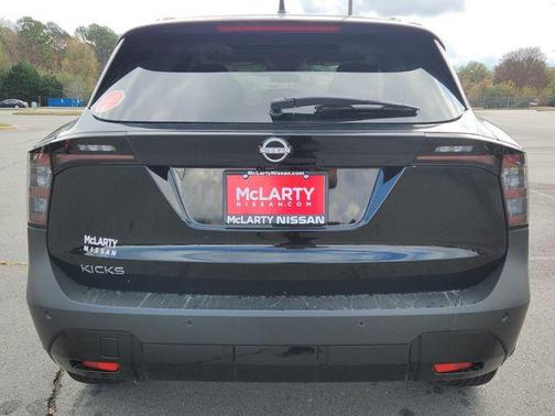 Super Black 2026 Nissan Kicks SV