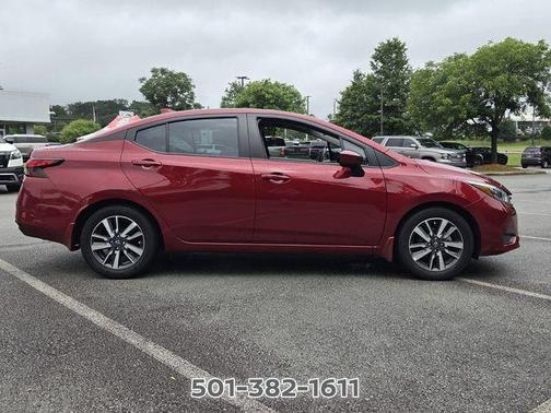 Scarlet Ember 2025 Nissan Versa 1.6 SV