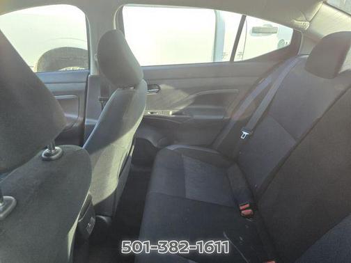 Scarlet Ember 2025 Nissan Versa 1.6 SV