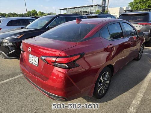 Scarlet Ember 2025 Nissan Versa 1.6 SV