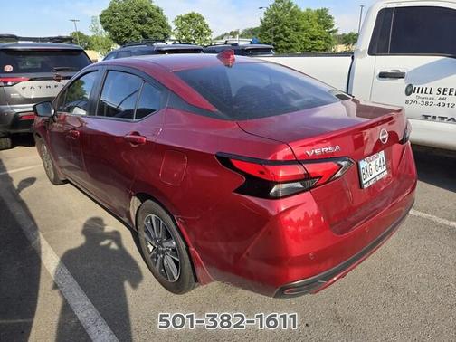 Scarlet Ember 2025 Nissan Versa 1.6 SV