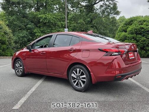 Scarlet Ember 2025 Nissan Versa 1.6 SV