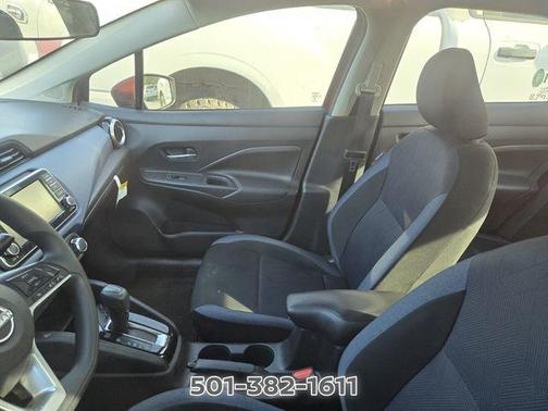 Scarlet Ember 2025 Nissan Versa 1.6 SV