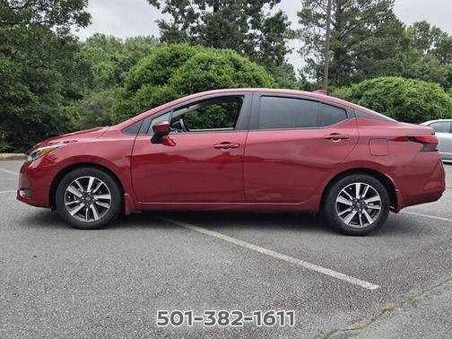 Scarlet Ember 2025 Nissan Versa 1.6 SV