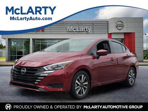 Scarlet Ember 2025 Nissan Versa 1.6 SV