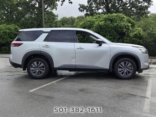 Brilliant Silver Metallic 2024 Nissan Pathfinder S