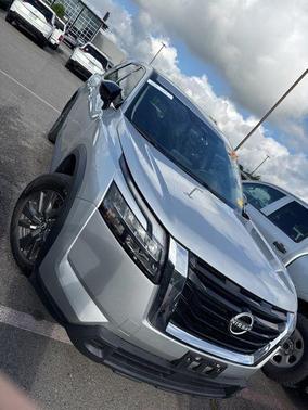 Brilliant Silver Metallic 2024 Nissan Pathfinder S