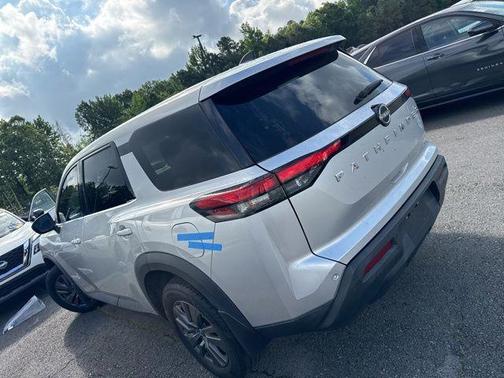 Brilliant Silver Metallic 2024 Nissan Pathfinder S