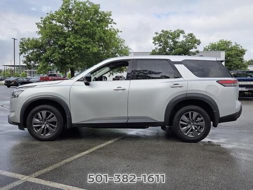 Brilliant Silver Metallic 2024 Nissan Pathfinder S