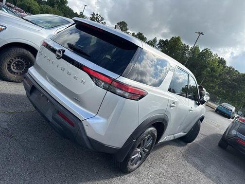 Brilliant Silver Metallic 2024 Nissan Pathfinder S