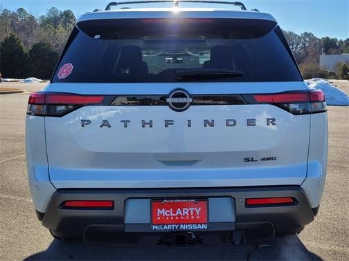 2026 Nissan Pathfinder SL