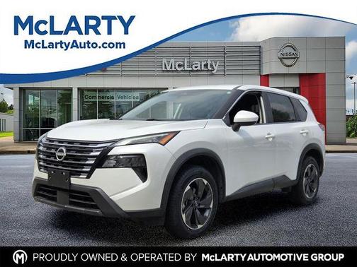 White Pearl 2025 Nissan Rogue SV