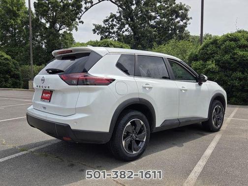 White Pearl 2025 Nissan Rogue SV
