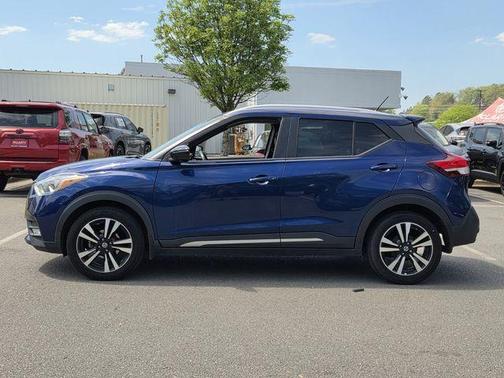 Deep Blue Pearl 2019 Nissan Kicks SR