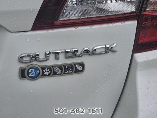 Crystal White Pearl 2019 Subaru Outback 2.5i Premium