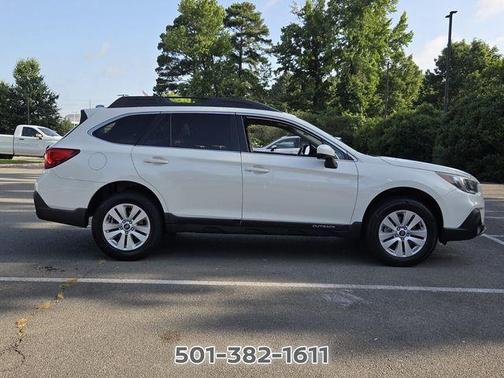 Crystal White Pearl 2019 Subaru Outback 2.5i Premium