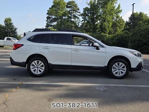 Crystal White Pearl 2019 Subaru Outback 2.5i Premium