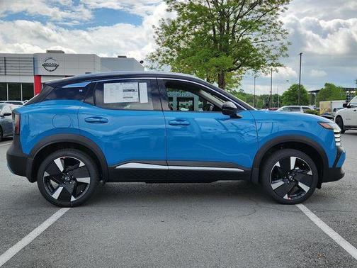 2t Ice Blk Roof 2026 Nissan Kicks SR