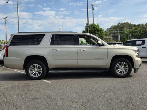 Champagne Silver 2017 Chevrolet Suburban LT