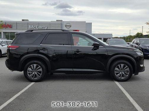 Black 2025 Nissan Pathfinder SV
