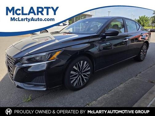 Black 2025 Nissan Altima SV