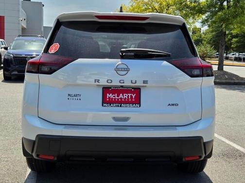 Everest White P 2026 Nissan Rogue SV