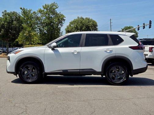 Everest White P 2026 Nissan Rogue SV