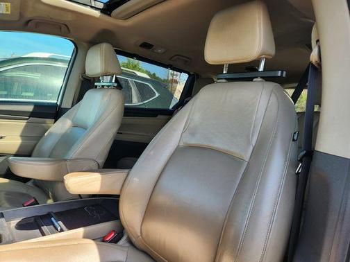 White 2019 Honda Odyssey EX-L